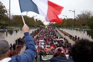 Franca mobilizon 70 mijë policë, Nuñez kërkon reagim “pa kompromis” ndaj dhunës