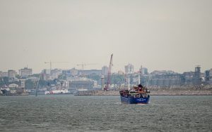 Droni godet anijen pranë Rumanisë, një marinar i vdekur dhe tre të zhdukur