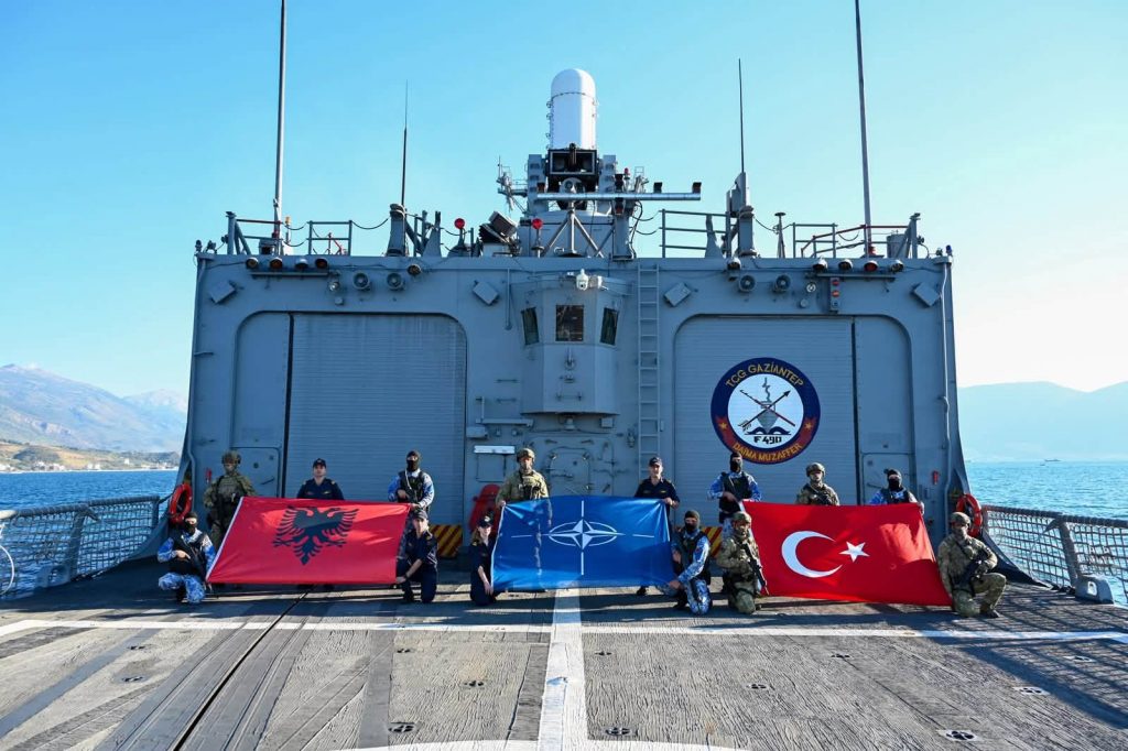 Forcat shqiptare dhe turke, stërvitje detare në Gjirin e Vlorës