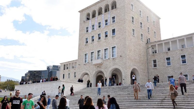 Nis viti i ri akademik, mbi 20 mijë studentë për herë të parë në auditore